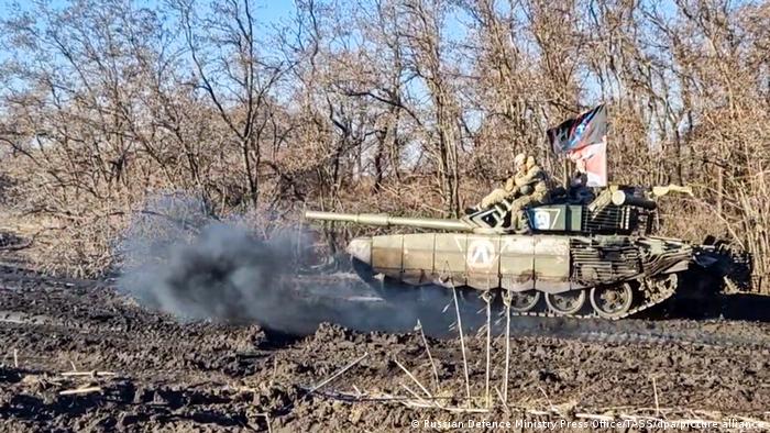Russischer T-72 Panzer mit Besatzung 
