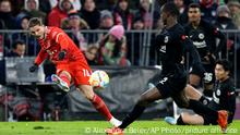 28.01.2023***Bayern's Marcel Sabitzer, left, kicks the ball during the Bundesliga soccer match between Bayern Munich and Eintracht Frankfurt at the Allianz Arena in Munich, Germany, Saturday, Jan. 28, 2023. (AP Photo/Alexandra Beier)