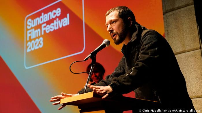 El periodista y director del documental, Mstyslav Chernov, durante la entrega de premios del Sundance Film Festival.