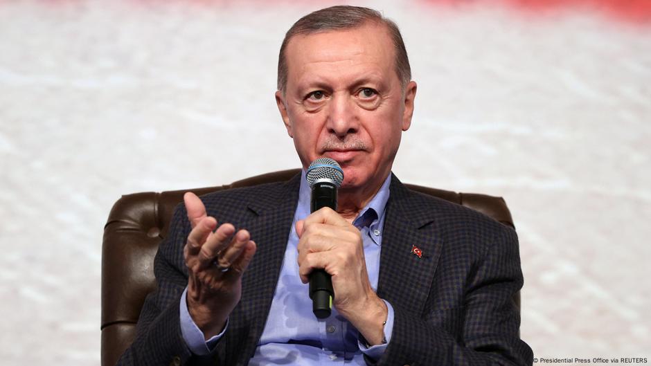 Erdogan suggerisce che la Finlandia potrebbe aderire alla NATO senza la Svezia – DW – 30/01/2023