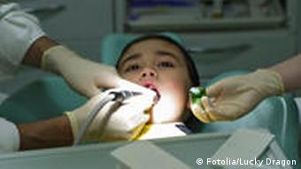 Kind beim Zahnarzt (Foto: Fotolia)