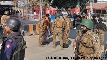 مقتل ما لا يقل عن 25 شخصا في تفجير بمسجد في باكستان