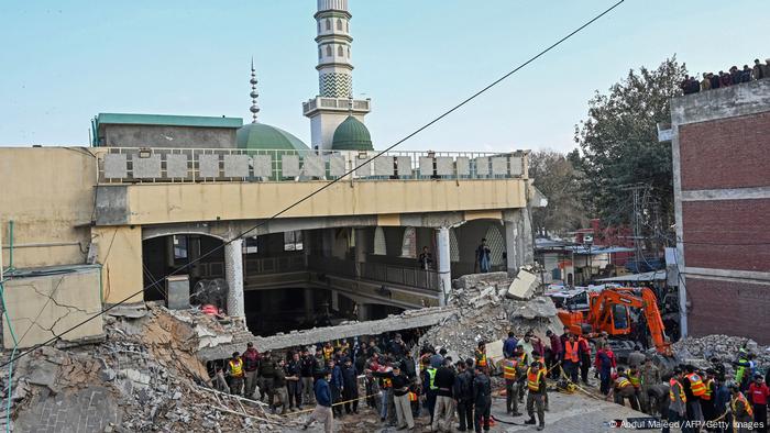 Pakistan | Teilweise eingestürzte Moschee in Peschawar
