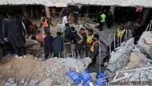 30.01.2023 *** People and rescue workers look for survivors amid damages, after a suicide blast in a mosque in Peshawar, Pakistan January 30, 2023. REUTERS/Fayaz Aziz