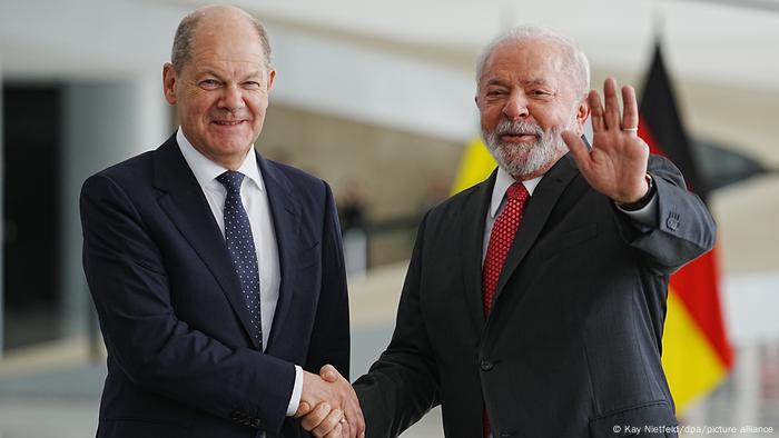 Deutschlands Bundeskanzler Olaf Scholz (l.) bei seinem Besuch Ende Januar 