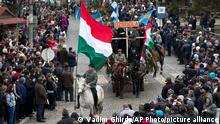 ARCHIV 15.03.2013 +++ Ethnic Hungarians parade with Hungarian flags during celebrations in Targu Secuiesc, Romania, Friday, March 15, 2013. Thousands of ethnic Hungarians paraded in Romania Friday to celebrate the Hungarian national holiday, calling for their minority to keep the broad autonomy it has long enjoyed. They were whipped by winds with temperatures plunging to an icy -4 Celsius (25 Fahrenheit) as they celebrated the anniversary of the 1848 revolution against the Habsburg empire. (AP Photo/Vadim Ghirda)