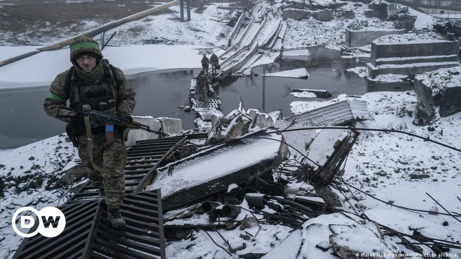 Ukraine updates: Russia in major assault on eastern towns