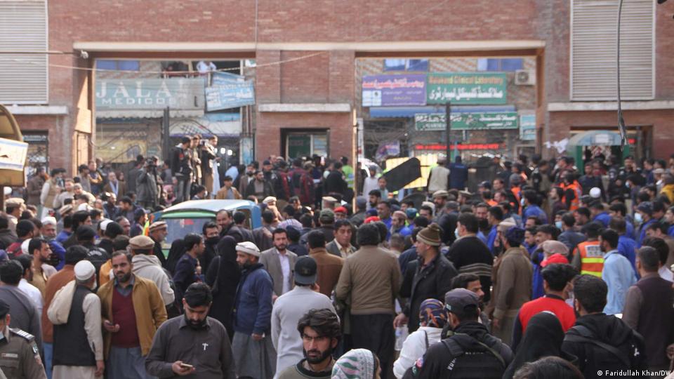 صحنه پس از انفجار در پشاور پاکستان