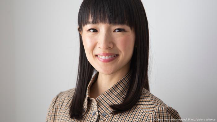 Marie Kondo ya no ordena tanto después de dar a luz a su tercer hijo.
