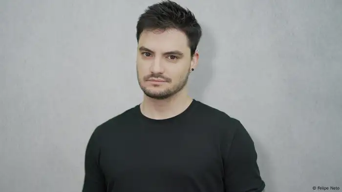 The picture shows Felipe Neto, a Youtuber from Brazil. 