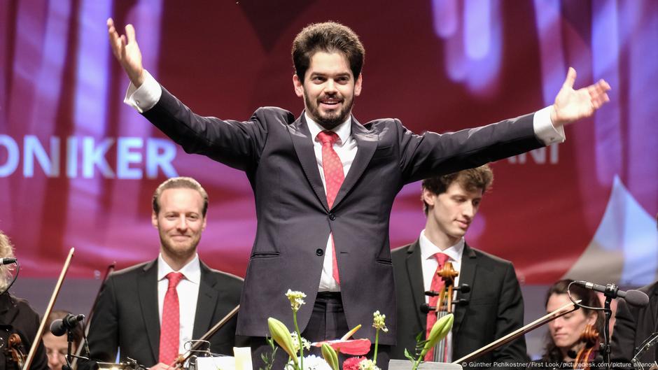 Festival drops German orchestra over Israeli conductor DW 09/11/2025
