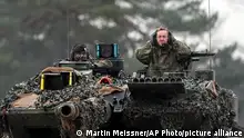 买买买！德防长访坦克营   促订购新豹式坦克