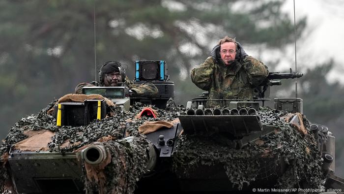 Deutschland Augustdorf | Generalfeldmarschall-Rommel-Kaserne | Boris Pistorius, Verteidigungsminister | Leopard 2-Panzer