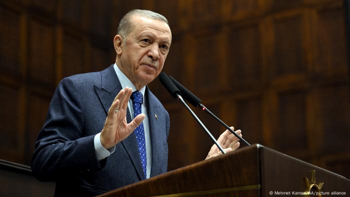 Türkei | Erdogan sprcht zur AKP 