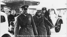 The German commanding General von Paulus is finally compelled to surrender, despite Hitler's orders that he fight to the last man Date: 31 January 1943 (Mary Evans Picture Library) || Nur für redaktionelle Verwendung