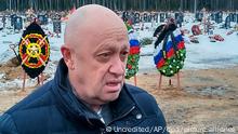 ARCHIV - 24.12.2022, Russland, St. Petersburg: Der Leiter der Wagner-Gruppe, Jewgeni Prigoschin, nimmt an der Beerdigung eines Kämpfers der Wagner-Gruppe, der während des Kriegs in der Ukraine ums Leben kam, auf einem Friedhof außerhalb von St. Petersburg teil. Die Aktivitäten der russischen Söldnergruppe Wagner und von Regierungstruppen in Mali sollen nach dem Willen unabhängiger UN-Menschenrechtsexperten untersucht werden. (zu dpa «UN-Experten: Menschenrechtsverletzungen durch Wagner-Gruppe prüfen») Foto: Uncredited/AP/dpa +++ dpa-Bildfunk +++