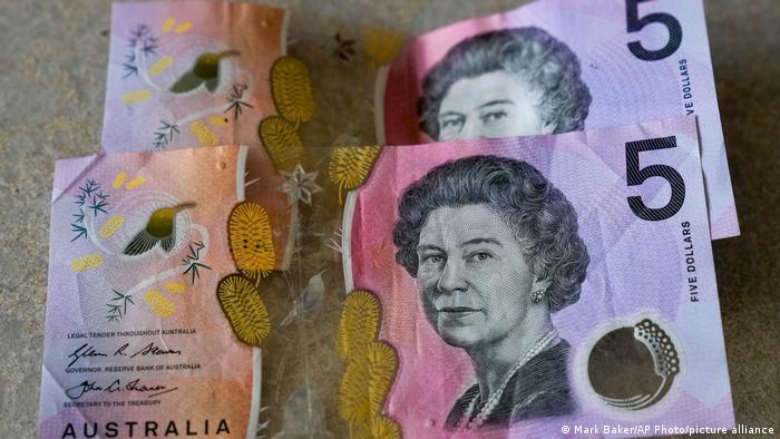 El rostro de la reina Isabel II desaparecerá de los billetes de Australia. En su lugar, se honrará a la cultura indígena. (Archivo: 10.09.2022)