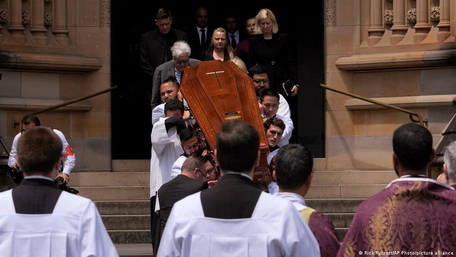 Australia: George Pell funeral draws mourners and protests – DW – 02/02/2023 - Vimarsana News