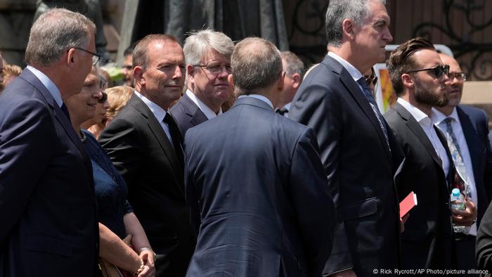 Australiens früherer Premier Tony Abbot bei der Trauerfeier für Kardinal Pell