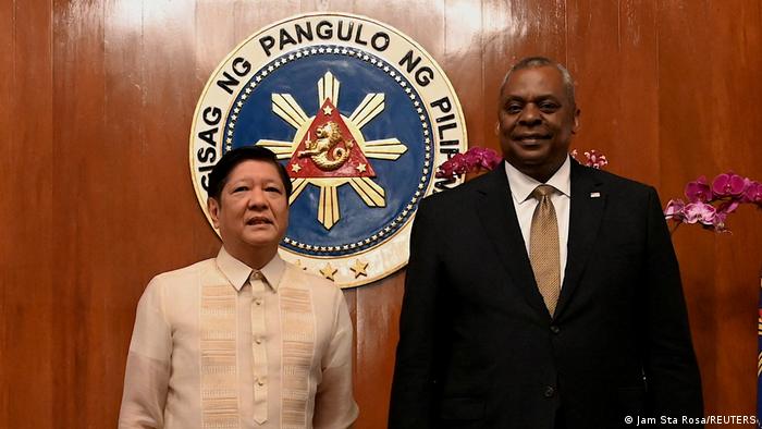 Philippinen | Lloyd Austin (r.) und Ferdinand Marcos Jr. in Manila
