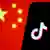 Символ Tiktok на тлі прапору Китаю