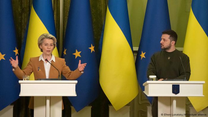 EU Commission President Ursula von der Leyen and President Volodymyr Zelenskyj at a press conference in Kyiv