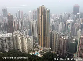 贫富差距在香港也逐渐扩大
