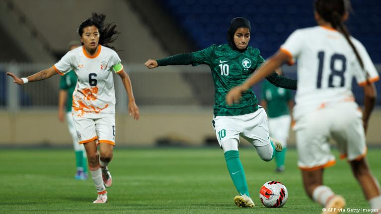 Football: Bhutan's allrounder aiming to lift country higher – DW – 02