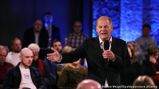 Deutschland | Bundeskanzler in Marburg Olaf Scholz