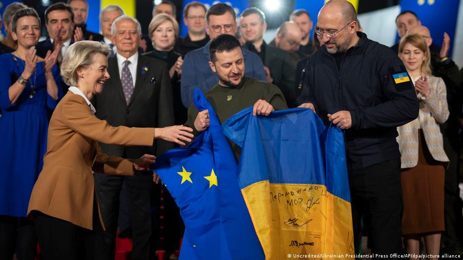 La UE y Ucrania celebran la primera cumbre desde la invasión rusa – DW – 03/02/2023