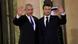 El presidente francés Emmanuel Macron (derecha) da la bienvenida al primer ministro israelí Benjamin Netanyahu antes de su reunión en el Palacio del Elíseo, en París. El presidente francés Emmanuel Macron (derecha) da la bienvenida al primer ministro israelí Benjamin Netanyahu antes de su reunión en el Palacio del Elíseo, en París.