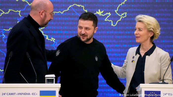 2月3日在基辅举行欧盟-乌克兰峰会，图上为乌克兰总统泽连斯基（中）、欧盟委员会主席冯德莱恩（右）和欧盟理事会主席米歇尔