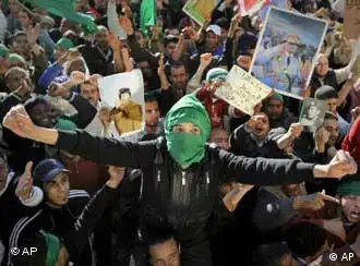 庆贺政府军取得胜利的卡扎菲支持者