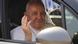 Papa Francisco acena de dentro de carro Papa Francisco acena de dentro de carro