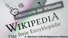 +++11/01/2021 +++
Unter einem Cursor steht auf der Startseite mit dem Logo der deutschsprachigen Internet-Enzyklopädie Wikipedia «Hauptseite der Wikipedia». Das Projekt wurde am 15. Januar 2001 gegründet. +++ dpa-Bildfunk +++