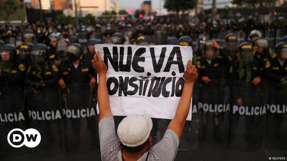 Wieder demonstrieren Tausende in Peru