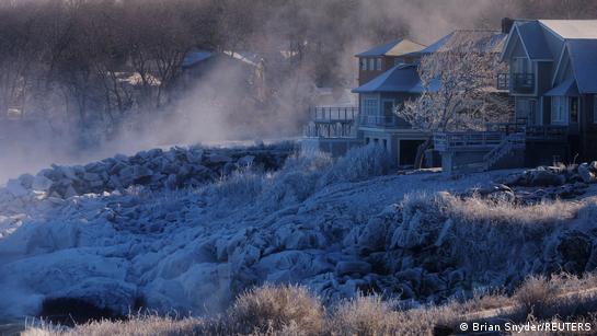 Arctic blast brings record cold to the US