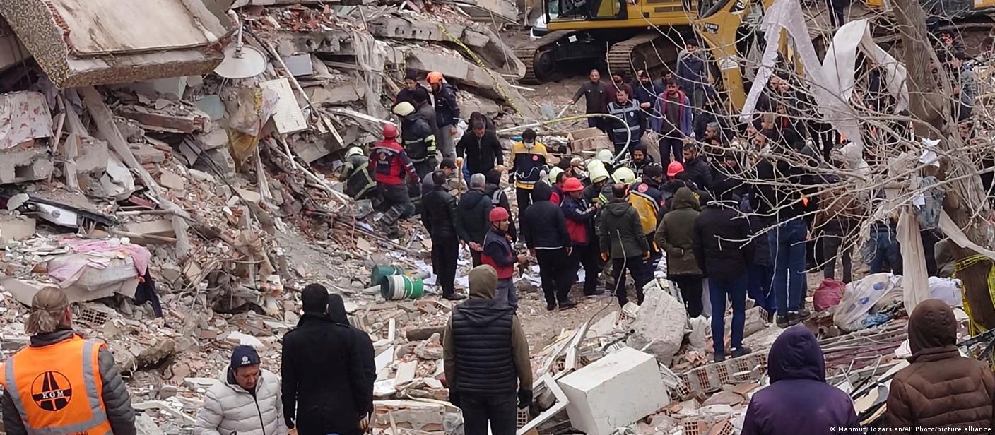 Terremoto deixa mais de 9.000 mortos na Turquia e na Síria – DW – 08/02/2023