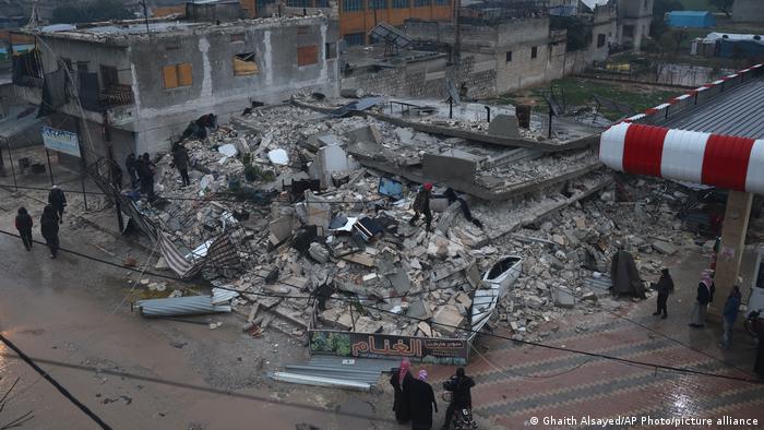 من آثار الدمار الذي خلفه الزلزال في إدلب شمال غرب سوريا 06.02.2023