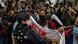 2月6日,香港社会民主连线成员与警方因国家安全问题在法院外起冲突。 2月6日,香港社会民主连线成员与警方因国家安全问题在法院外起冲突。
