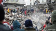 Rescue workers search for survivors under the rubble following an earthquake in Diyarbakir, Turkey February 6, 2023. REUTERS/Sertac Kayar