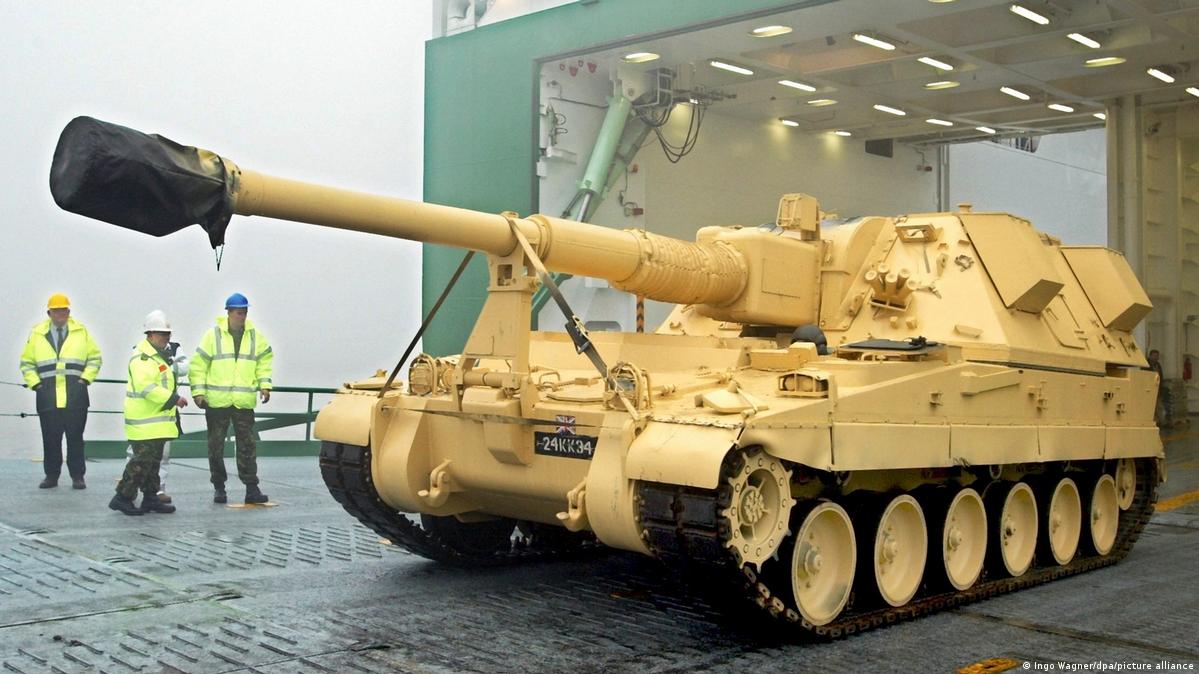 Друга група артилеристів ЗСУ завершила навчання на САУ AS90