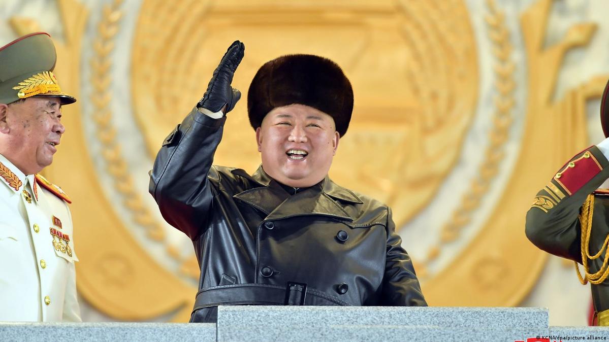 Kim Jong Un pushes for military preparedness, war drills – DW – 02/07/2023