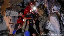 Cennet Sucu is rescued from the rubble of collapsed hospital, following an earthquake in Iskenderun, Turkey February 6, 2023. REUTERS/Umit Bektas
TPX IMAGES OF THE DAY 