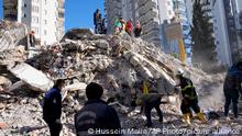 07.02.2023+++ Emergency teams search for people in the rubble of a destroyed building in Adana, southern Turkey, Tuesday, Feb. 7, 2023. A powerful earthquake hit southeast Turkey and Syria early Monday, toppling hundreds of buildings and killing and injuring thousands of people. (AP Photo/Hussein Malla)