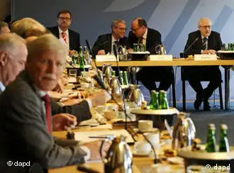 德国各界代表齐聚联邦经济部，召开所谓“汽油峰会”