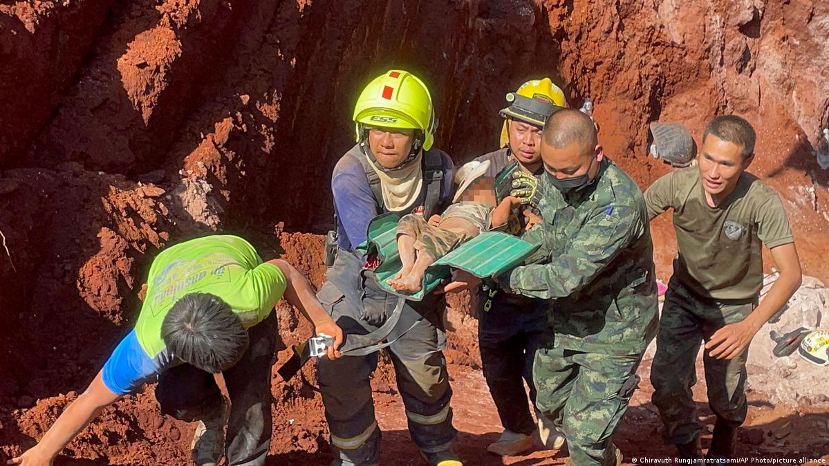 Thailand: Rescuers save baby trapped down a well