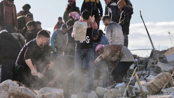 叙利亚向欧盟正式请求提供救灾援助。欧盟委员会危机管理专员雷纳西奇说，他鼓励欧盟国家对叙利亚的请求做出回应。