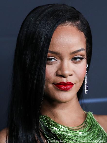 Rihanna Causes Surge in Super Bowl Tickets