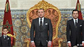König Mohammed VI mit seinem Sohn Moulay El Hassan und seinen Bruder Moulay Rachid